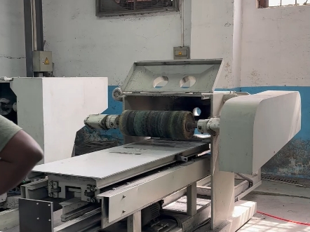 跨越语言障碍，携手共赢未来——记印度客户来访工厂实地考察钢管除锈抛光机